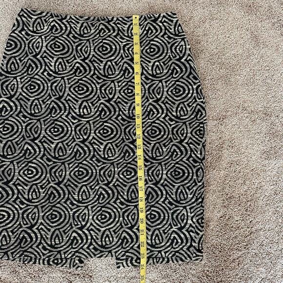 St. John Pencil Skirt Jacquard Geometric Black Tan 8 Career Office Quiet Luxury - Picture 10 of 10